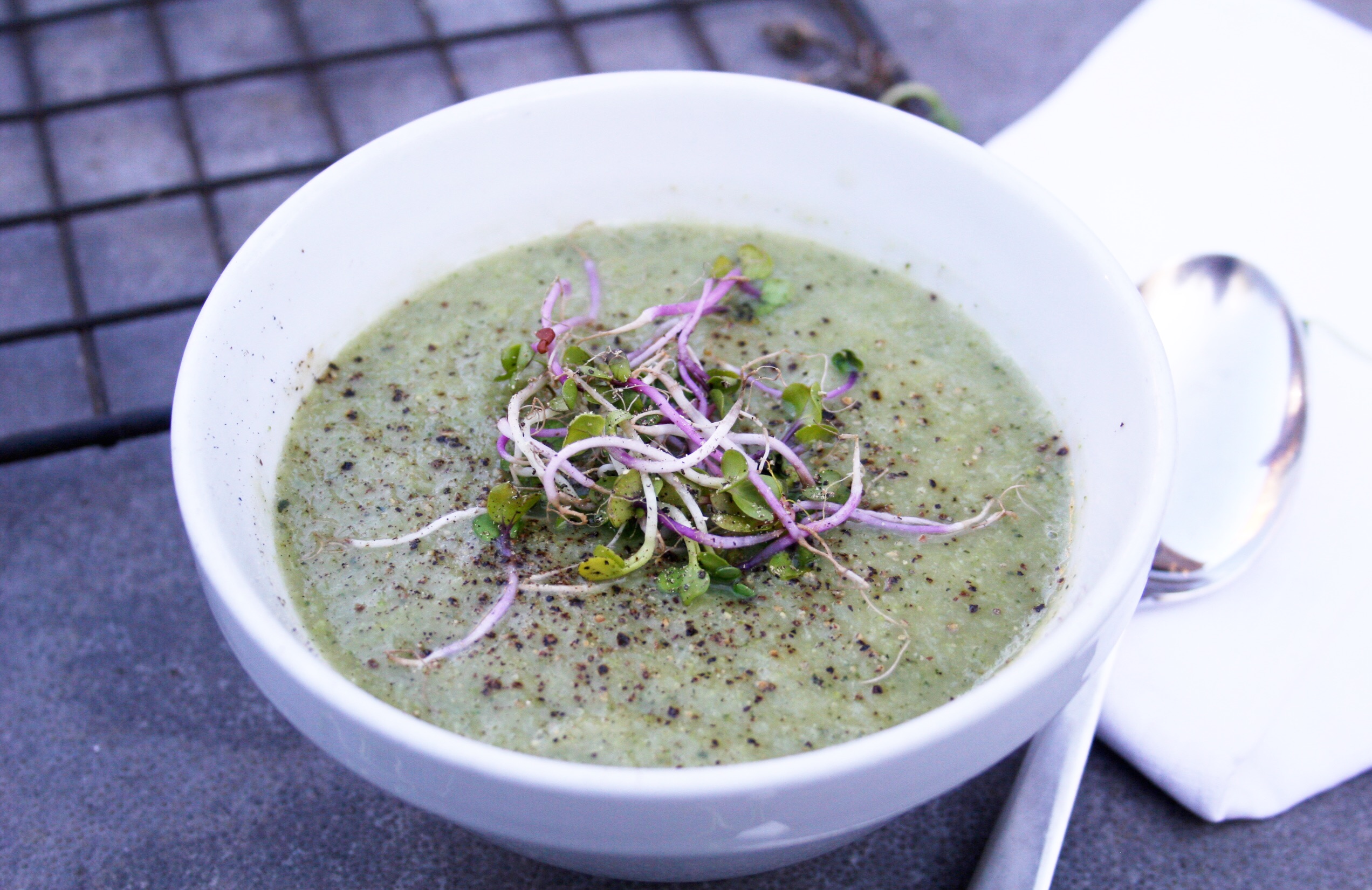 Best ever low-calorie broccoli soup with salmon | Foodie-ness
