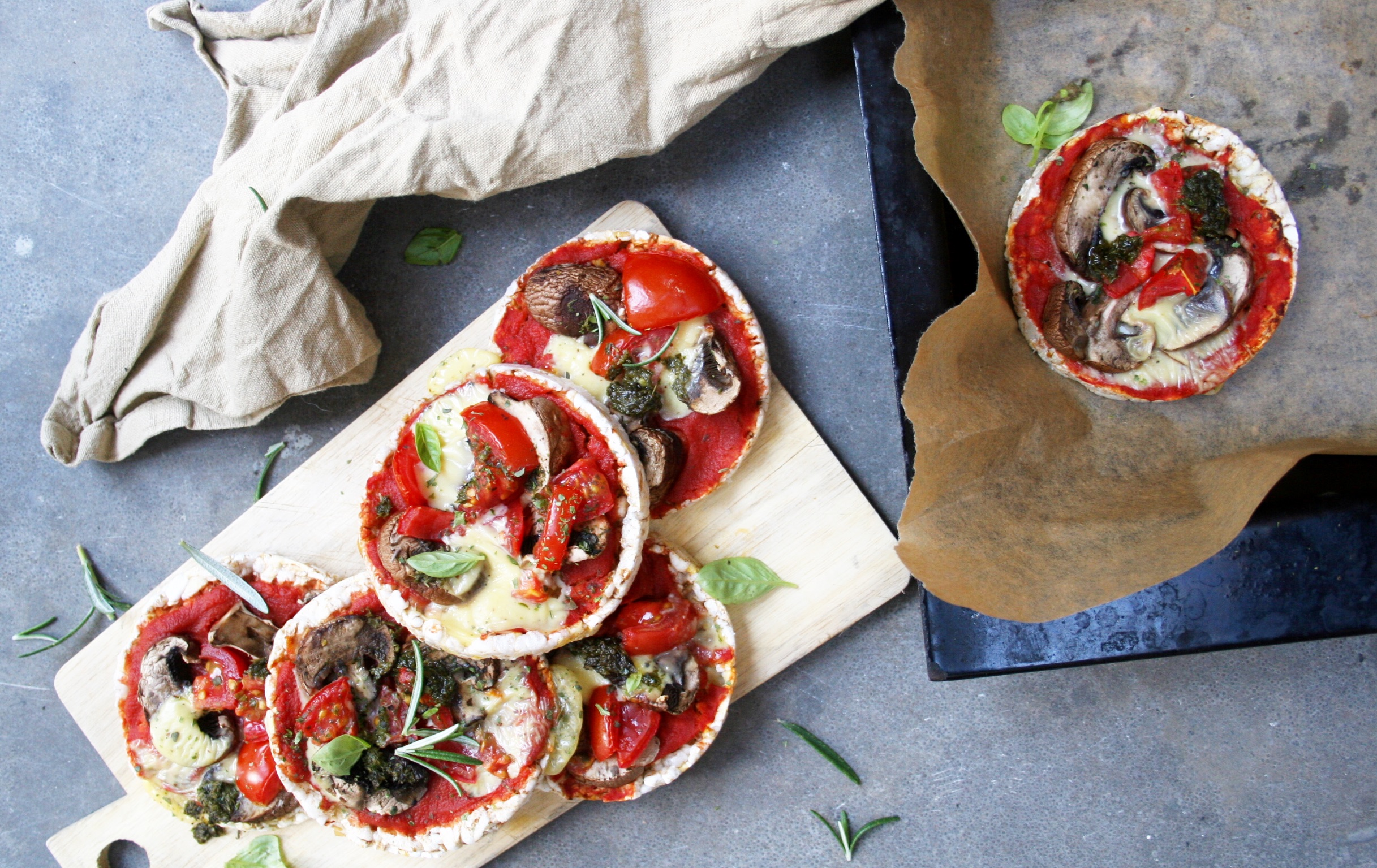 A 64kcal rice cake pizza party for fit girls Foodieness